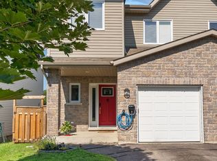 37 Northbrook Rd, Petawawa, ON K8H3N5