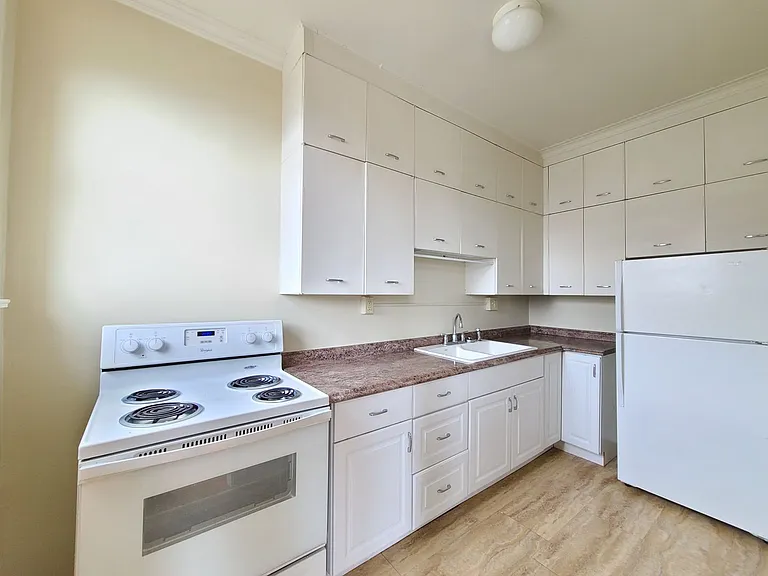 Knickerbocker Apartments — Photo 60