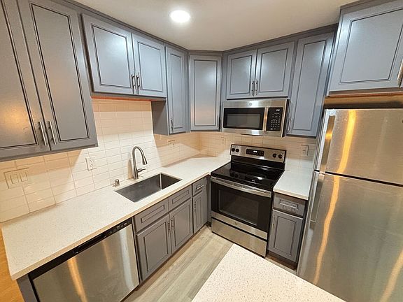 4th image of 1739 Addison St APT 01