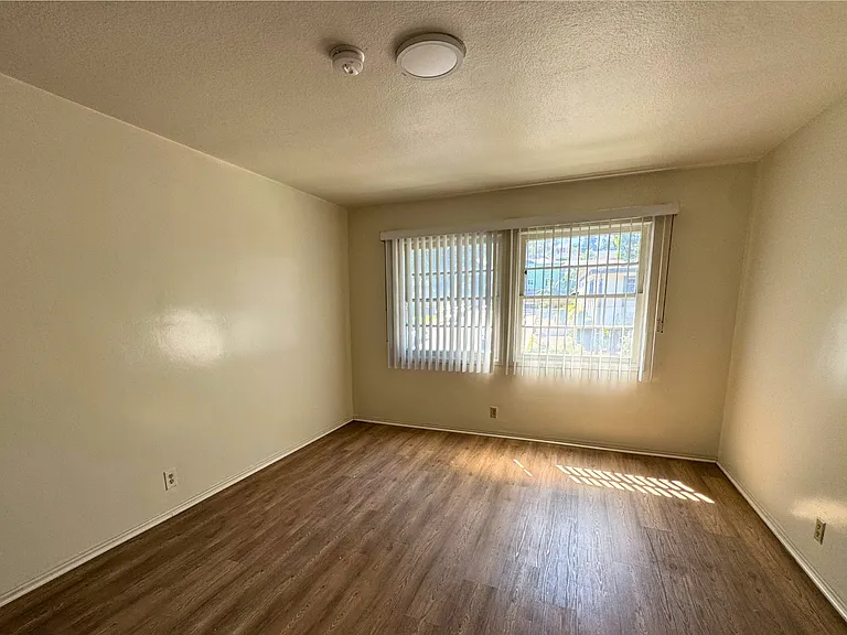 3821 Lockland Dr #5 — Photo 2