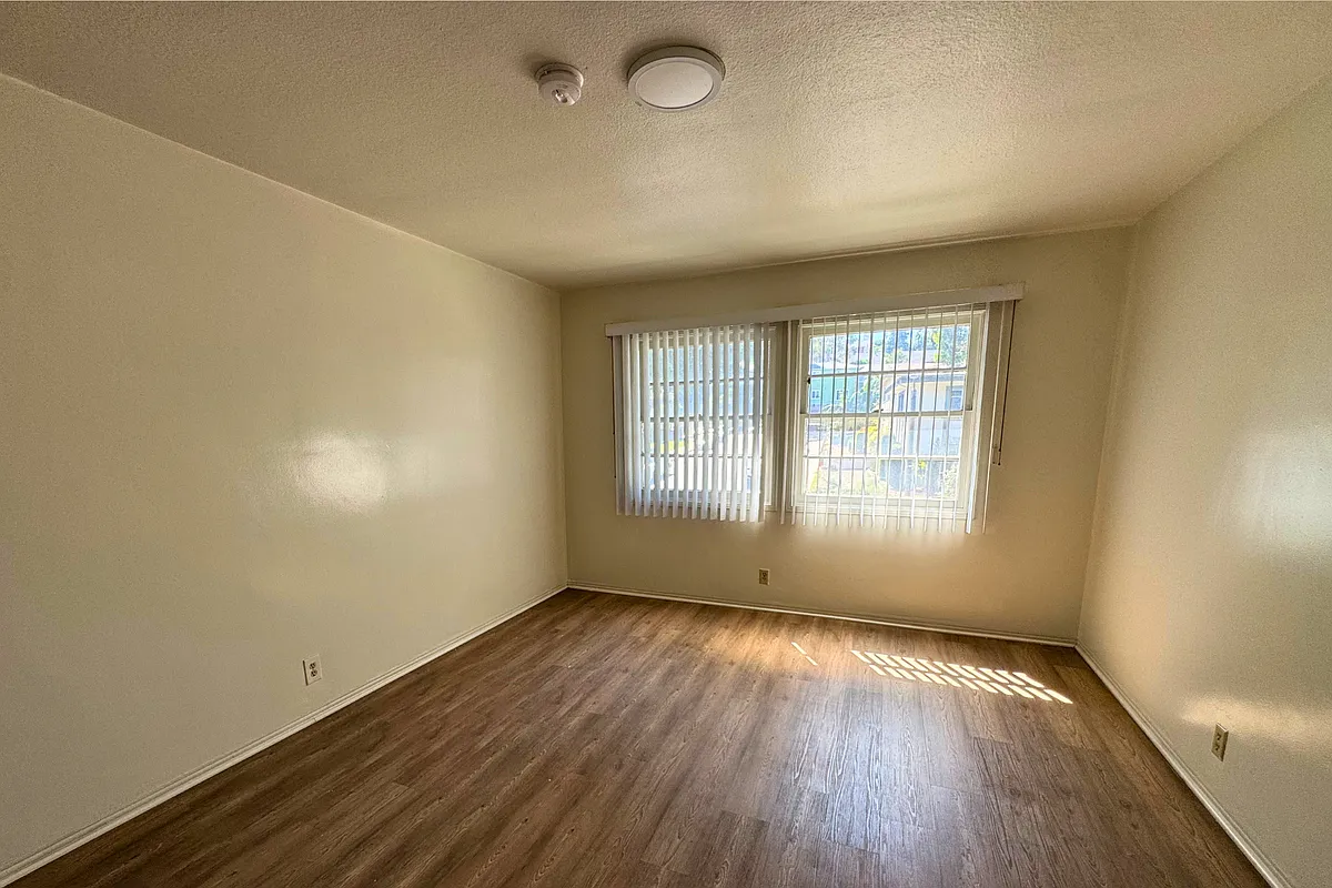 Building Photo - 3821 Lockland Dr #5