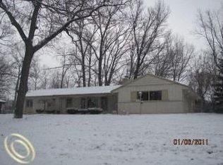 2045 S Hammond Lake Rd, West Bloomfield, MI