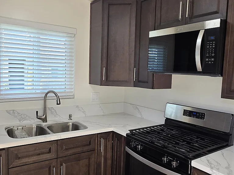 12655 Columbia Way — Photo 6