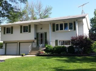416 Worcester Ct, Schaumburg, IL 60193