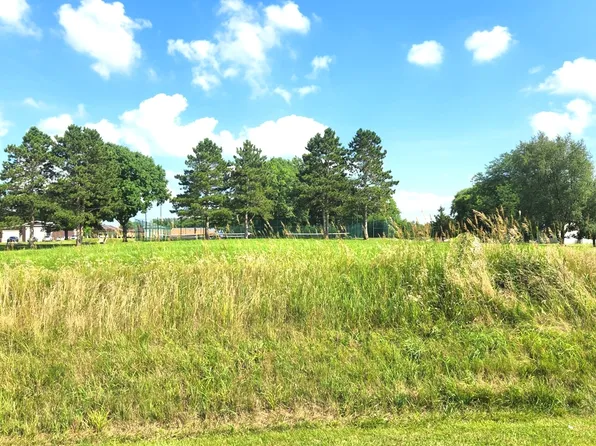 439 Coldspring Dr, Varna, IL 61375