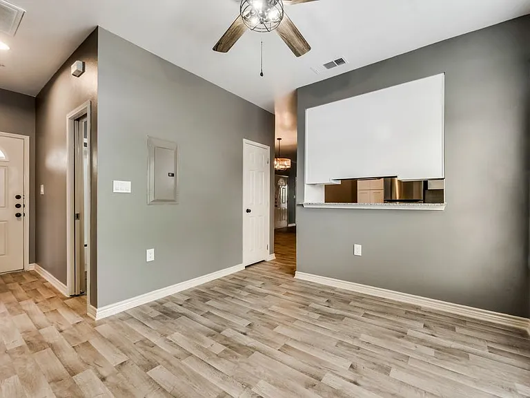 McFarlin Place Apartments — Photo 18