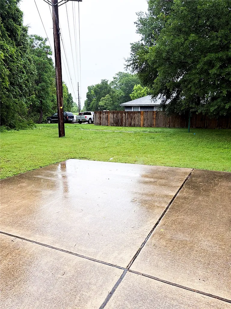 3 bed, 1096 sqft, $1,350 — Photo 2