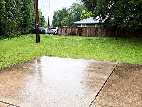 2nd image of 1005 Autumn Cir APT B