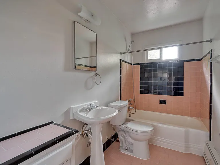 2244 NW Overton St #5 — Photo 4