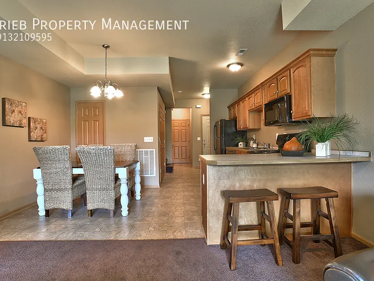824 Woodson Ct — Photo 6