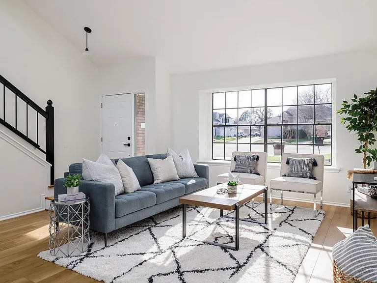 1805 White Oak Cv — Photo 3