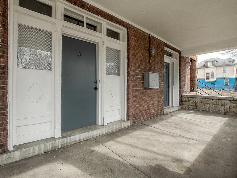 3226 E 11th St #B — Photo 13