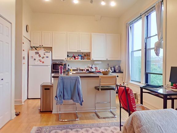 5th image of 859 W Oakdale Ave #29193