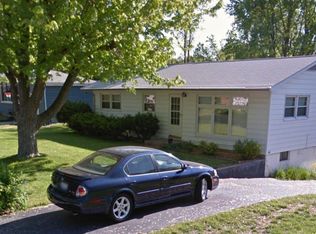 30 Mark Dr, Fairview Heights, IL 62208