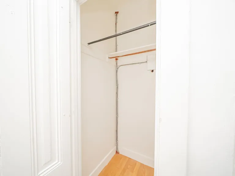 6031 Claremont Ave — Photo 14