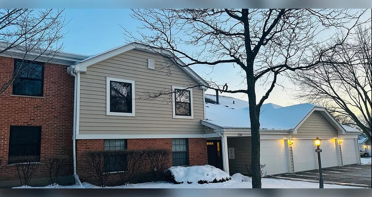 2 bed, 2.0 bath, 1200 sqft, $2,200 — Photo 1