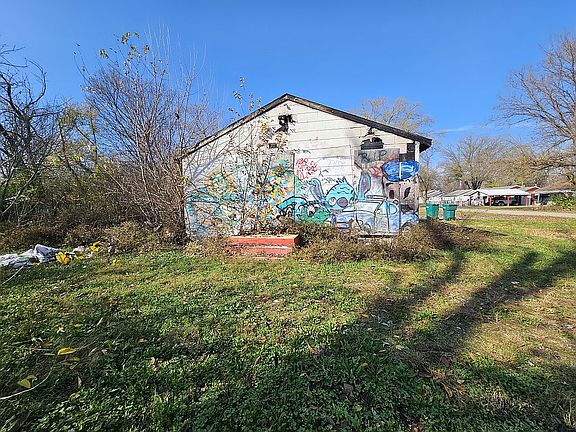 3rd image of 1214 Richard Dr