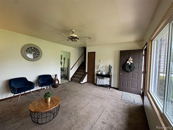 5th image of 32520 Sutton Rd