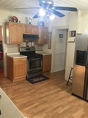 3rd image of 231 W Franklin St