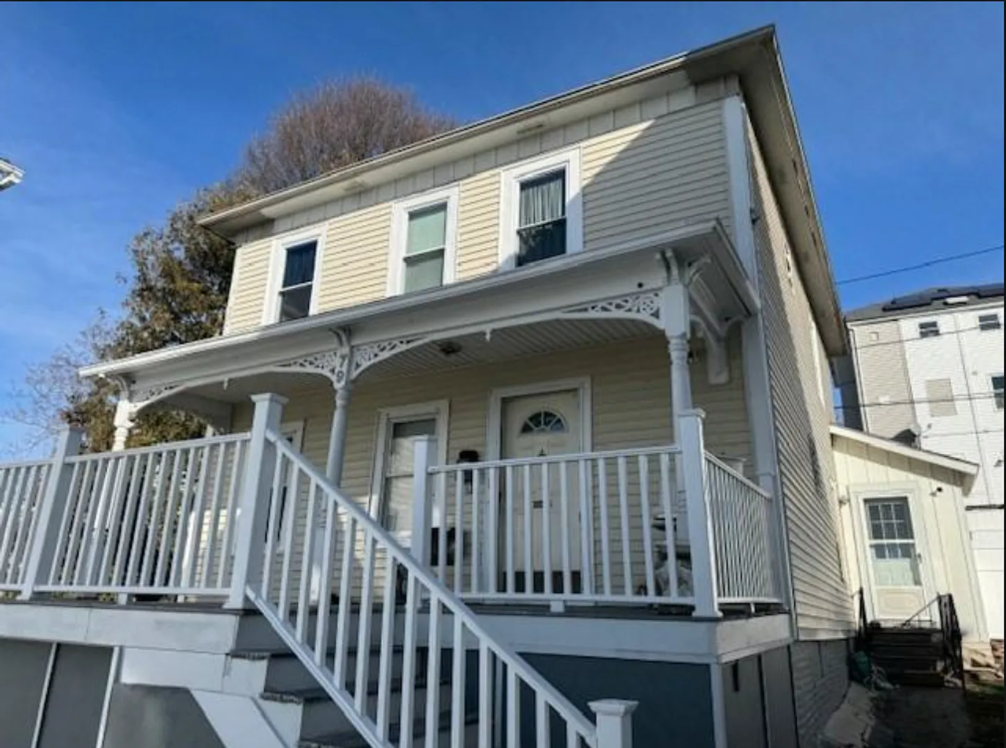 83 Fox St — Photo 2