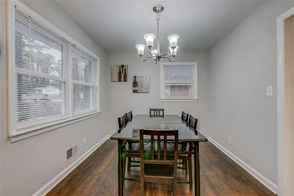 3 bed, 1.5 bath, $3,850 — Photo 4