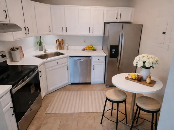 2110 Ridge Dr APT 32, Saint Louis Park, MN 55416