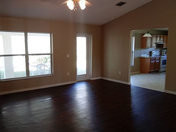 5th image of 3140 Weyburn Ave SE
