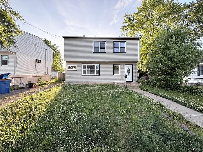 40 Eisenhower Dr — Photo 2