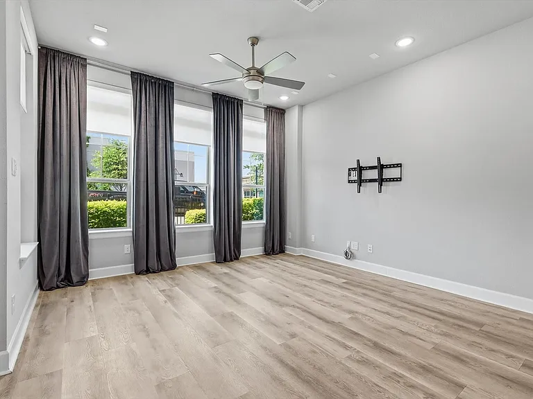 7129 Laurel Rdg — Photo 12
