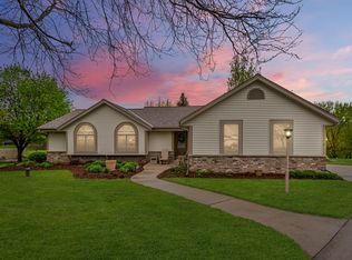 S15W31840 Meadowview Ct, Delafield, WI 53018
