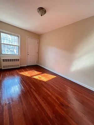 Sold by Remax City Square | media 12