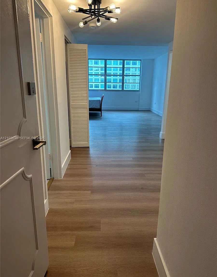 Four Ambassadors Condo Ph — Photo 2
