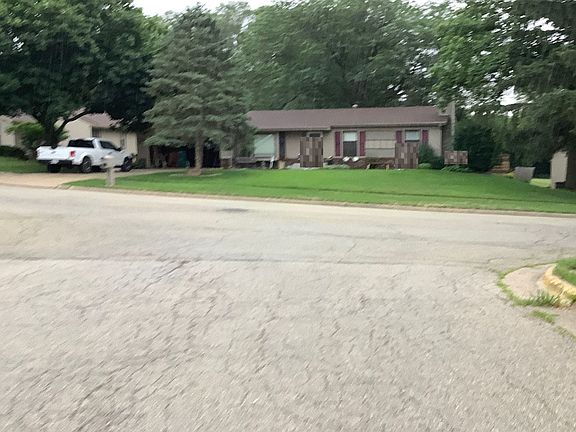 4th image of 5094 Woodlake Dr