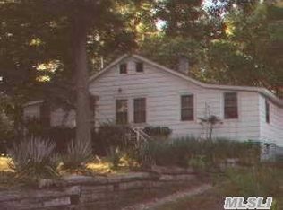4 Cherokee Ave, Selden, NY 11784