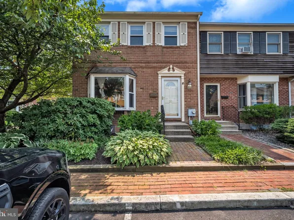 20 Gatehouse Ln, Doylestown, PA 18901
