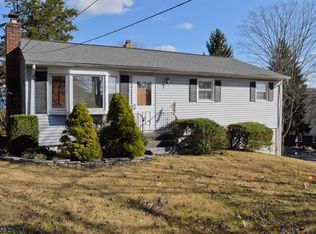 2 Circle Dr, Sparta, NJ 07871
