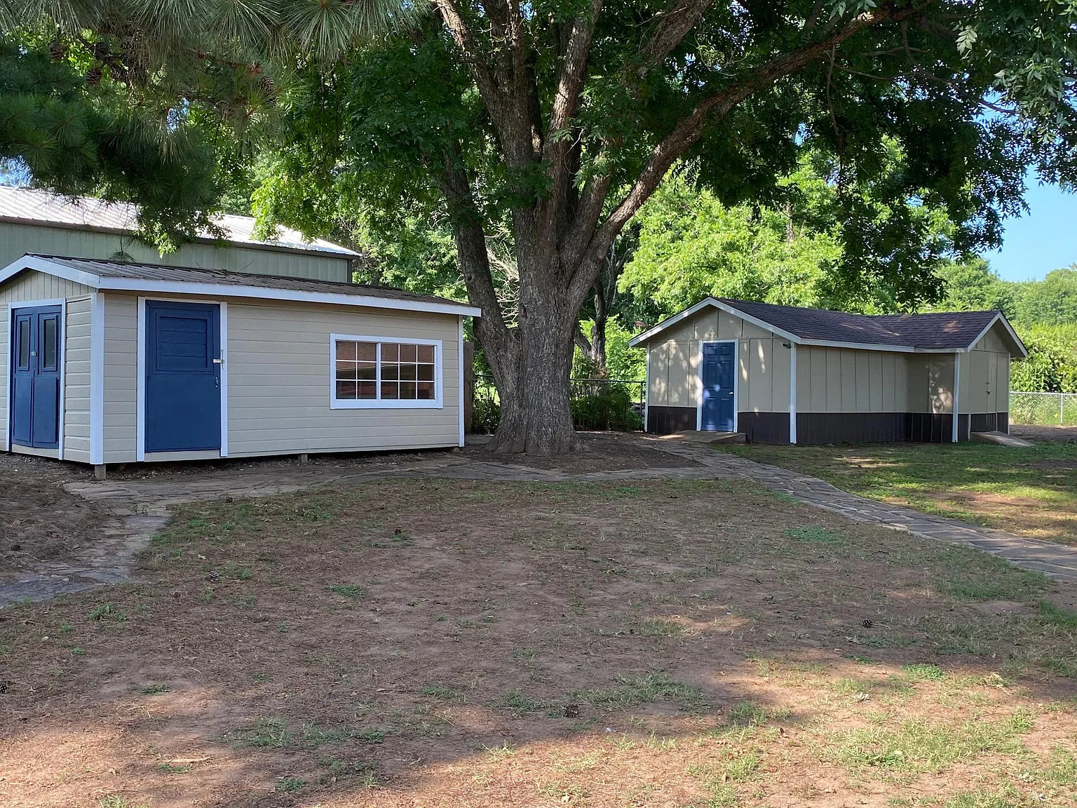 1420 Brannon Ln — Photo 3