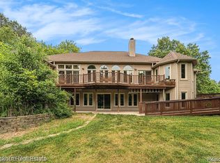4526 Villa Rio Dr, Clarkston, MI 48348