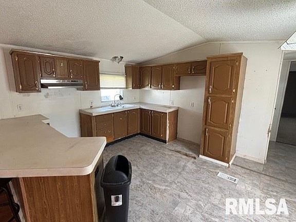 5th image of 3430 N Peoria Rd Lot 16