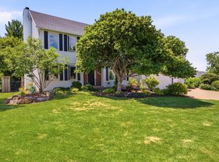 4620 Willow Wood Ct, Davenport, IA 52807