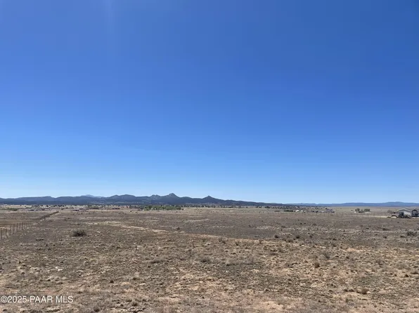 3805 W Chianti Ln, Paulden, AZ 86334