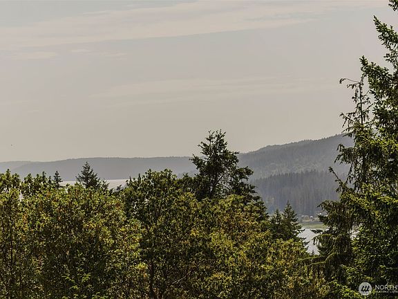 4th image of 90 NE Daybreak Drive