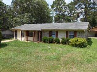 727 N Washington St, Lyons, GA 30436