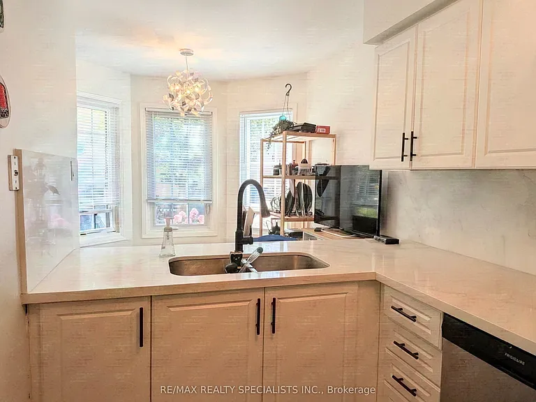 2110 Cleaver Ave #121 — Photo 5