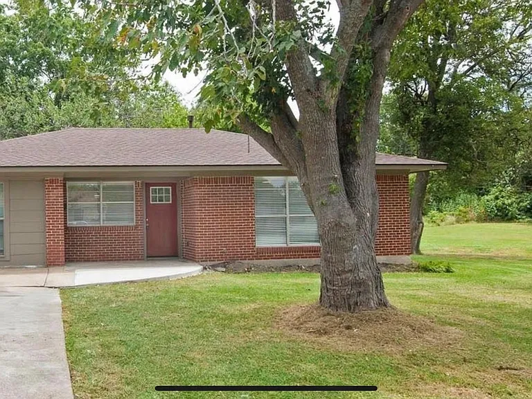 214 N Hamilton St — Photo 4