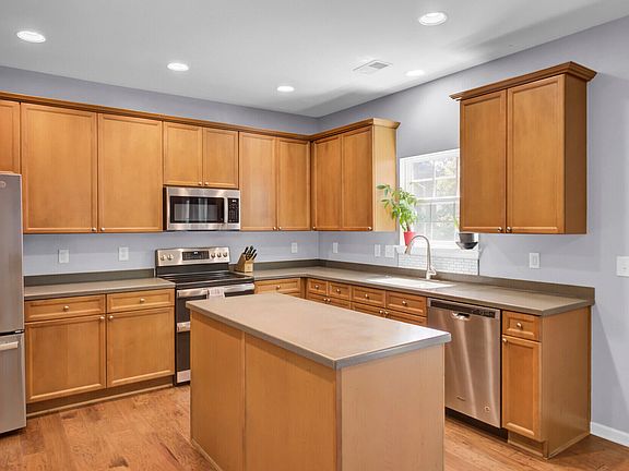 5th image of 8728 Silver Creek Ln