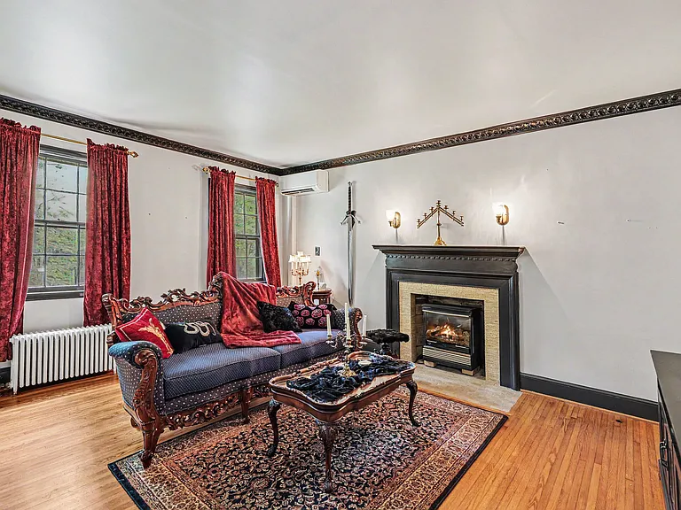 1208 Oakwood Ave — Photo 2