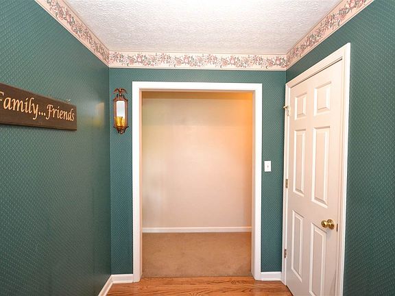 3rd image of 134 Hearthstone Cir