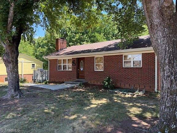 3rd image of 808 Donnell St