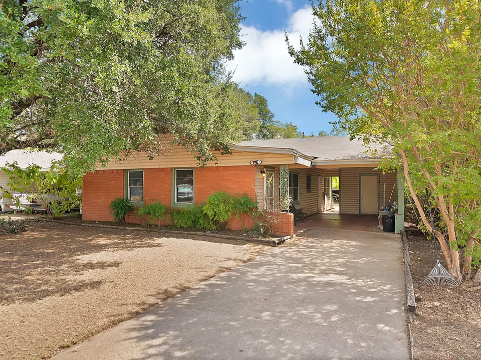 811 Phillips St